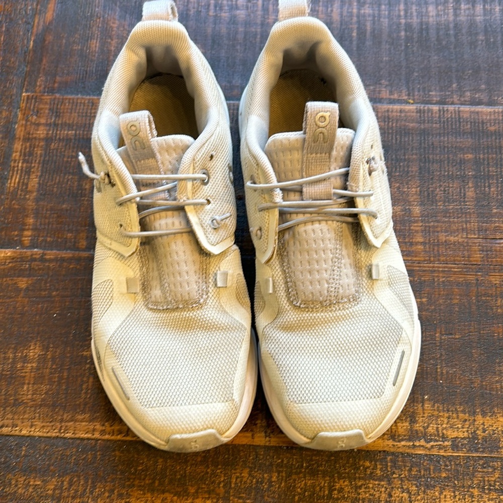 On cloud tennis shoes